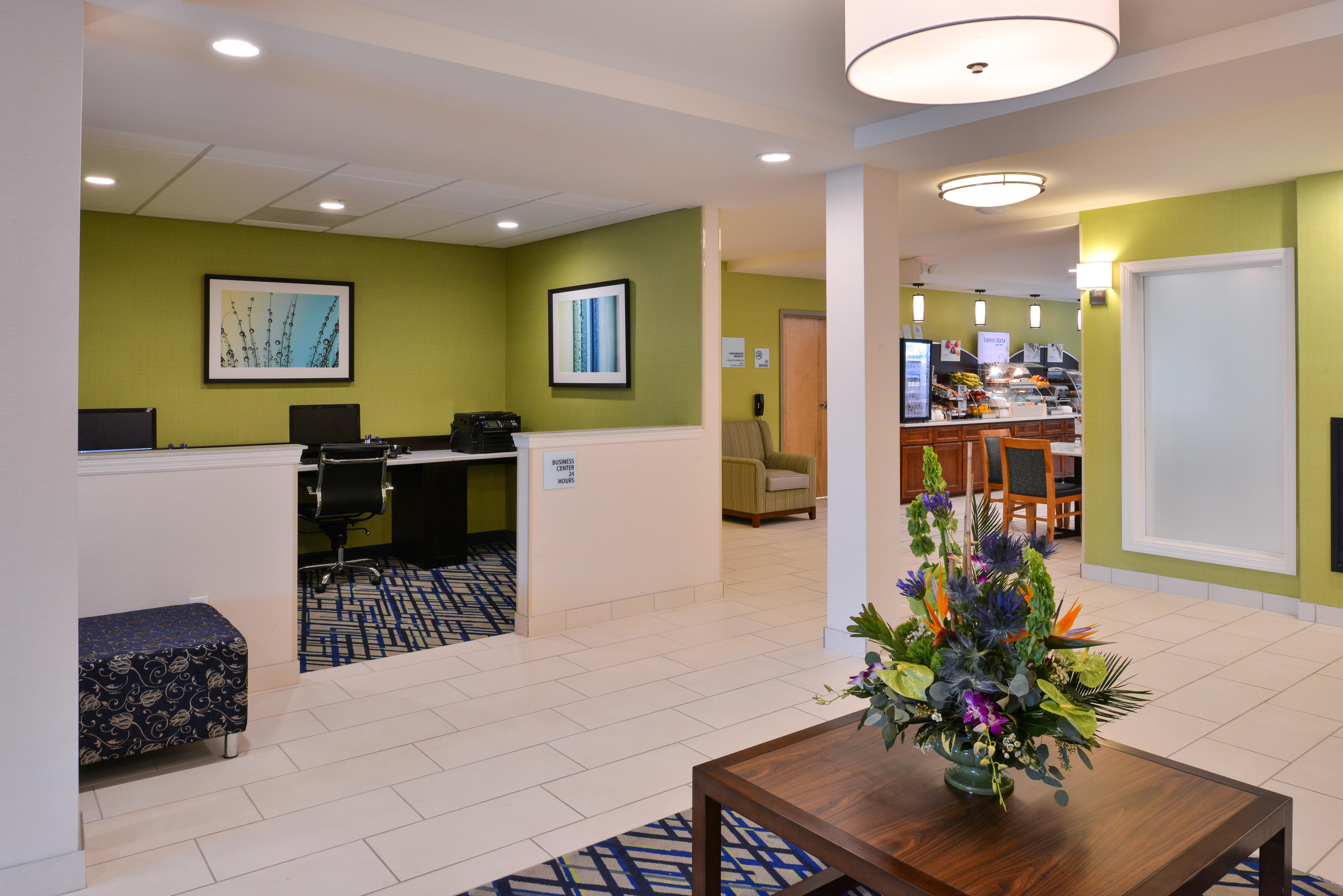 Express And West Ocean By Ihg 2*